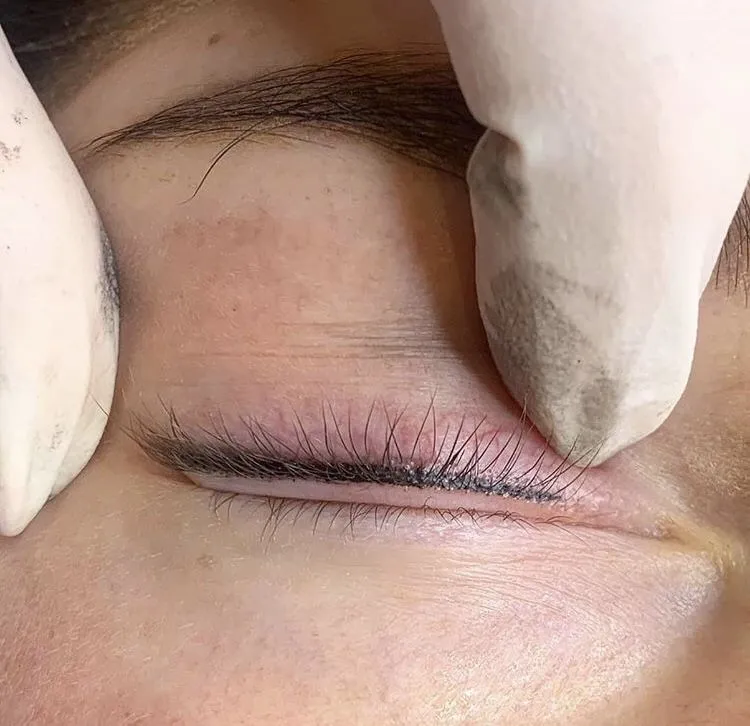 Detail eines permanenten Lashliner Ergebnisses